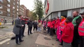 RMT assistant general secretary addresses striking Royal Mail workers