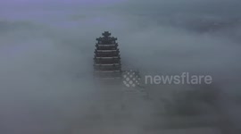 Pagoda pokes out from blanket of heavy fog in eastern China