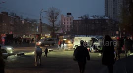 Street band plays ‘My Way’ amid power outage In Kyiv