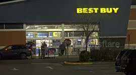 Shopping obsession: Americans queue outside Best Buy from 5 am to secure top discounts