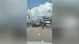 Bungling truck driver stuck while switching lanes causes traffic jam
