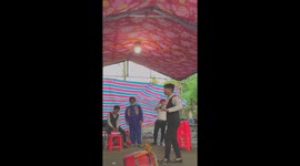 Vietnamese man lifts heavy drum using his EYELIDS