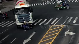 Motorcyclist injured after rear-end collision with mixer truck in China