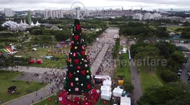 Visitors at Parque Villa Lobos waiting for Christmas lighting in SP, Brazil