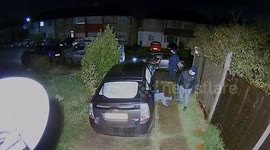 Moment brazen thieves removed motorist's catalytic converter as he watched