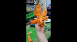 Man sculpts beautiful bird out of carrots