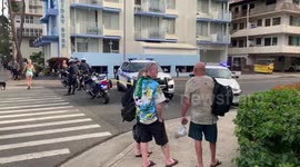 Police barricades in Waikiki | GUN VIOLENCE | SWAT Police squad in Waikiki trying to solve the situation | standoff situation in Waikiki on Oahu | roads closed in Waikiki, the center of tourism in hawaii