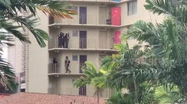 SWAT team in Waikiki at the hotel in front of shooters door  | GUN VIOLENCE | SWAT Police squad in Waikiki trying to solve the situation | standoff situation in Waikiki on Oahu | roads closed in Waikiki, the center of tourism in hawaii