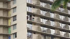 Hotel Guests still in same building as Shooter | SWAT team in Waikiki at the hotel in front of shooters door  | GUN VIOLENCE | SWAT Police squad in Waikiki trying to solve the situation | standoff situation in Waikiki on Oahu | roads closed in Waikiki, th