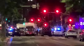 Swat in Waikiki | News stations trying to get best shot | SWAT team in Waikiki at the hotel in front of shooters door  | GUN VIOLENCE | SWAT Police squad in Waikiki trying to solve the situation | standoff situation in Waikiki on Oahu | roads c