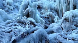 Waterfall freezing over at scenic spot in eastern China makes for a stunning scene