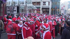 Hundreds of Santas in London participate in SantaCon 2022 pub crawl