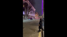 Snow falls in London this evening