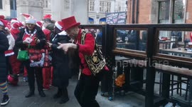 The annual 2022 London Santacon saw the popular event return to London