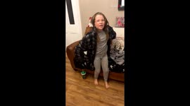 Woman flies from Doha to Wales to surprise her niece ahead of Christmas *She got EMOTIONAL!*