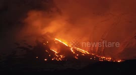 Mount Etna eruption and impressive lenticular cloud captured on camera overnight