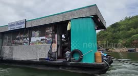 Hardworking vendor opens floating noodle shop to reach more customers in Thailand