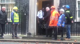 Steel workers hand in petition to 10 Downing Street for fresh support