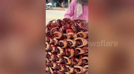 Vendor builds seafood 'tower' out of steamed crabs