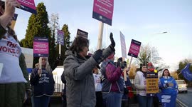 Nurses form picket line at Wrexham Maelor Hospital