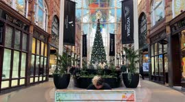 Amazing musician plays piano in front of giant Christmas tree in Leeds