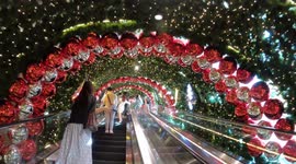 Walk through this awesome tunnel of Christmas decorations inside shopping mall