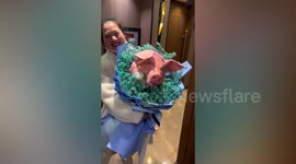 Friend's play on pun sees woman gifted pig head bouquet for birthday