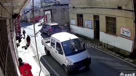 Careless boy almost gets hit twice while crossing road in China