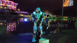 These street transformer's robots really can dance