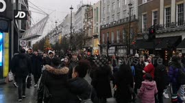 London shoppers hit Oxford Street for Boxing Day sales