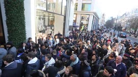 Selfridges stampede! Oxford Street flooded with Boxing Day shoppers