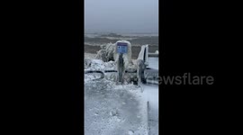Canada: Historic Winter Storm Freezes Lake Erie Shoreline In Ontario 2