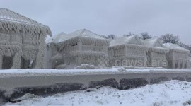 Crazy footage of houses covered in thick ice on Lake Erie