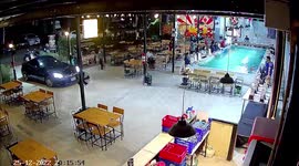 Angry customer shoots fire extinguisher at diners after refusing to pay restaurant bill