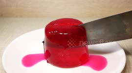YouTuber tests how 1,000-degree-hot knife slices through objects