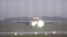 easyJet Plane Aborts Landing at Bristol Airport in Strong Wind