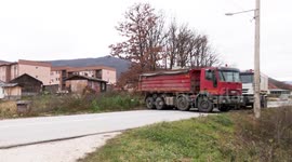 Ethnic Serbs agree to remove barricades in Kosovo