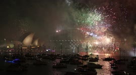 New Year's Eve midnight fireworks light up Sydney Harbour