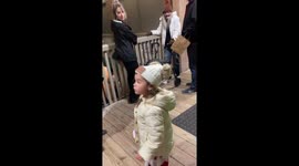 US Marine returns home to family just in time for Christmas
