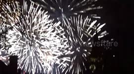 London greets New Year 2023 with spectacular fireworks - Westminster
