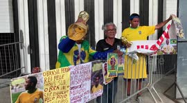 People waiting for gates of Vila Belmiro to open in Santos (SP), Brazil