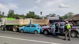 Thai cops smash crazed drunk-driver's window in chaotic police chase