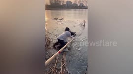 Heroic woman rescues elderly man drowning in frozen lake