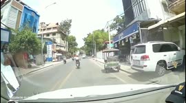 Motorcycle avoids junction crash only to ride straight into tree