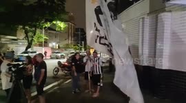Brazil: Fans Gather Outside Vila Belmiro Stadium After Pelé’s Death Announced 2