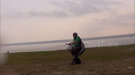 Inflate a glider with one arm