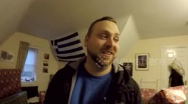 Woman wraps boyfriend's bedroom in wrapping paper in Christmas prank