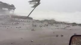Huracán patricia categoría 5 tocando tierra en las playas de manzanillo colima