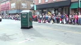 Dancing Port-a-Potty / No Lie! / Only in Missouri