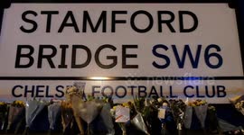 Fans pay tribute to Gianluca Vialli following death of the former Chelsea manager and striker at Stamford Bridge